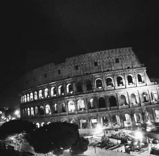 Jacuzzi In Front Of The Colosseum Apartamento *