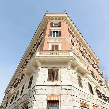 Jacuzzi In Front Of The Colosseum Appartement