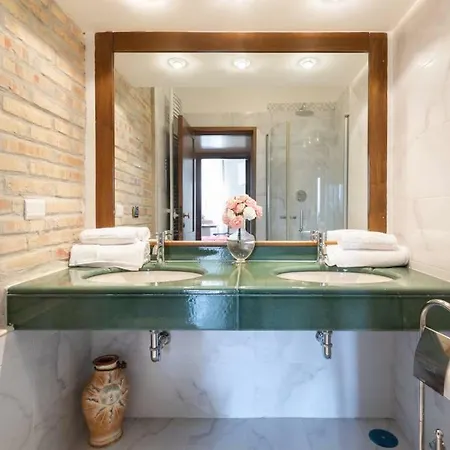 Appartement Jacuzzi In Front Of The Colosseum *