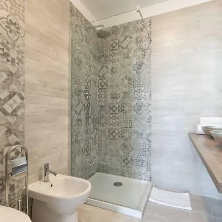 Jacuzzi In Front Of The Colosseum Appartement