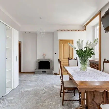 Jacuzzi In Front Of The Colosseum Appartement *