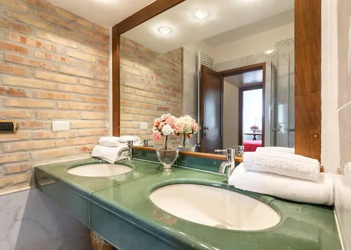 Jacuzzi In Front Of The Colosseum Ρώμη