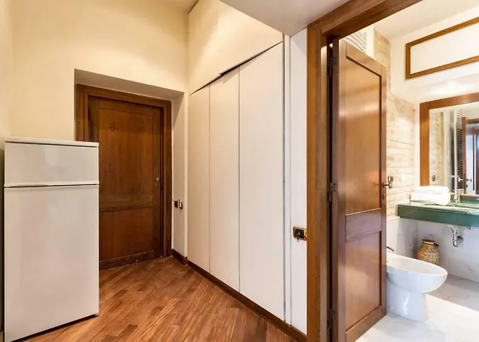 Jacuzzi In Front Of The Colosseum Ρώμη