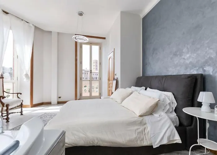 Jacuzzi In Front Of The Colosseum Ρώμη